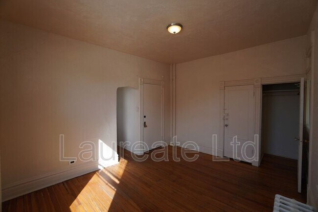 Building Photo - 834 N Clarkson St