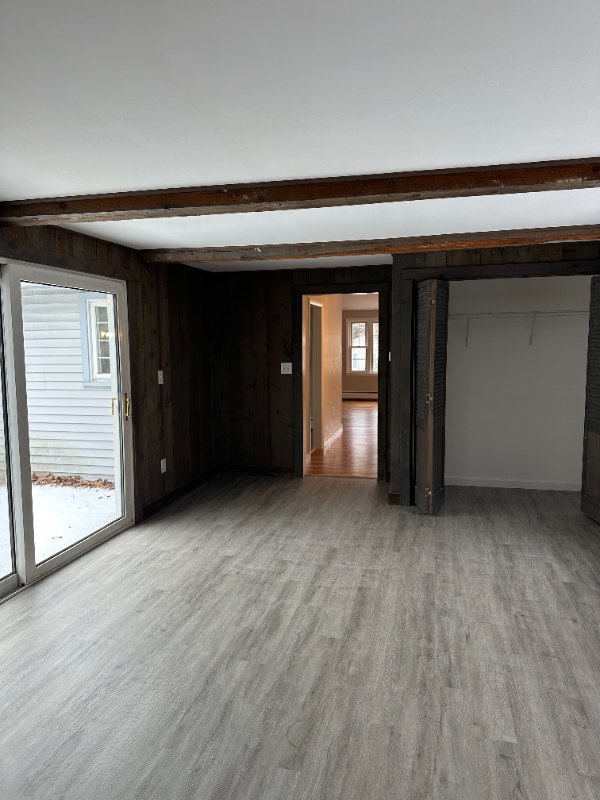 Building Photo - 285 Pinewood Dr