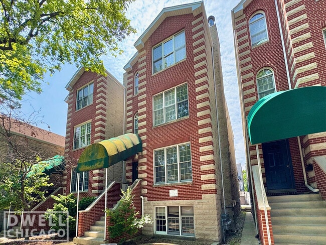 Building Photo - 918 N Paulina St