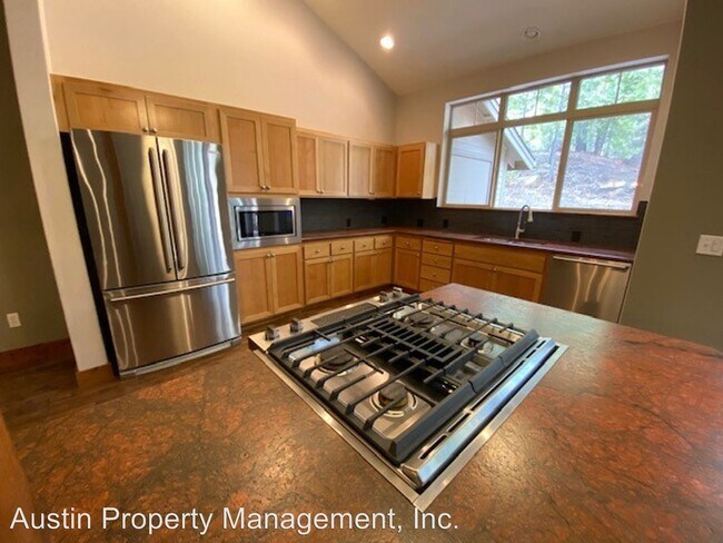 Building Photo - 60495 Seventh Mountain Dr