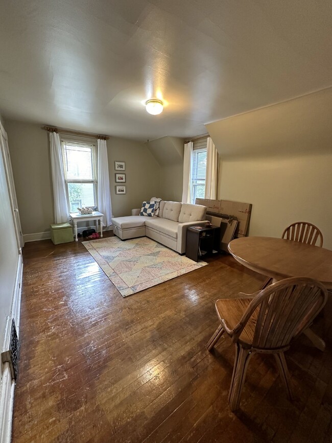 Building Photo - 1 bed 1 bath near downtown and UWEC
