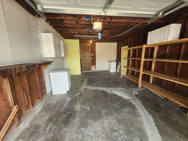Building Photo - Beautiful Home for Rent in Quiet Woodland ...