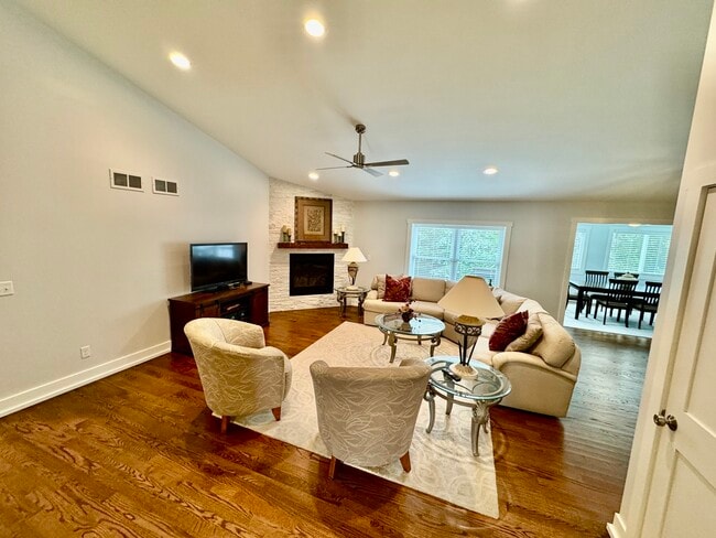 Building Photo - 628 Krpan Ct