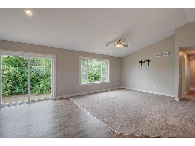 Foto del edificio - 716 114th Ln NE
