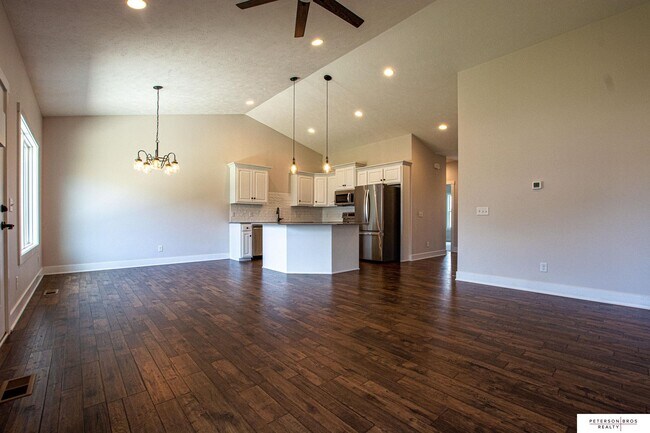 Building Photo - 2712 Viking Cir