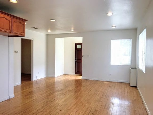 Building Photo - 1557 W 204th St