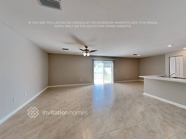 Building Photo - 792 SW Babbit Dr