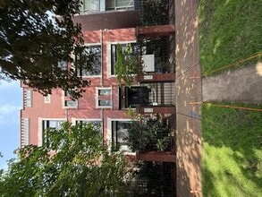 Building Photo - 2212 W Huron St