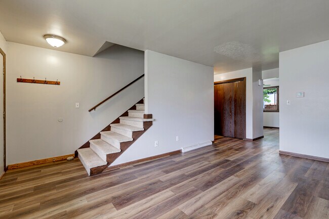 Foto del edificio - 1825 W Brewster St
