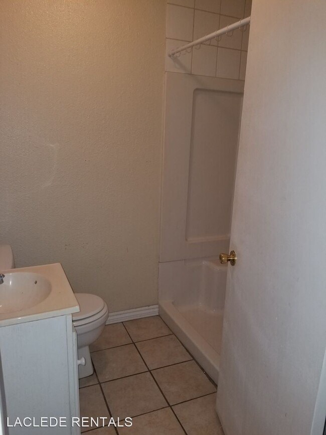 Building Photo - 2 br, 1 bath House - 273 W 5TH