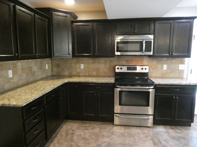 Building Photo - 3 bedrooms and 2-1/2 bath home, West Columbia