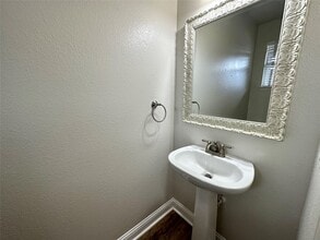 Building Photo - 16130 Limestone Lake Dr