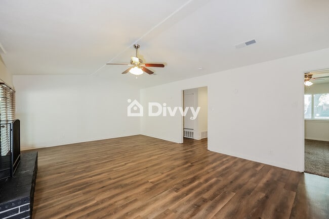 Building Photo - 1017 Locust St, Benbrook, TX 76126