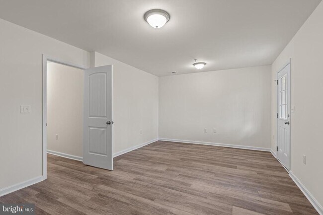 Foto del edificio - 12 Secretariat Dr