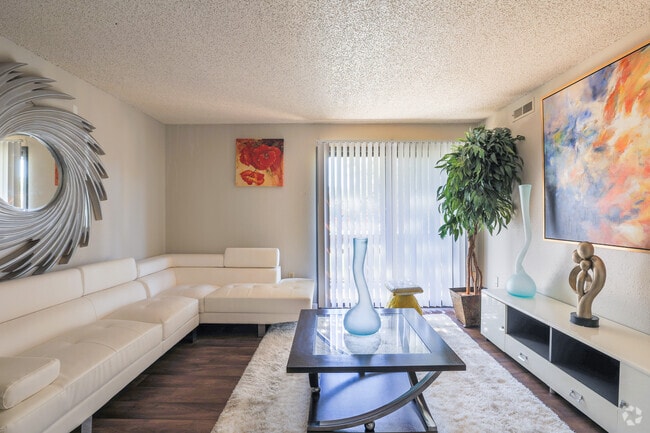 1HAB, 1BA - 635 ft² - Village Park at Barclay Square