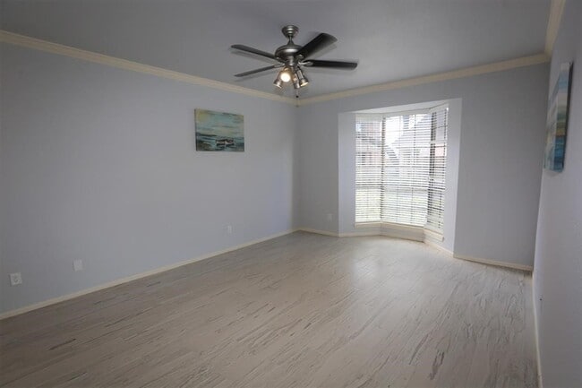 Building Photo - 2255 Braeswood Park Dr