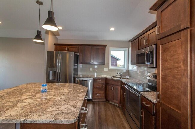 Building Photo - 371 Brookestone Dr SE