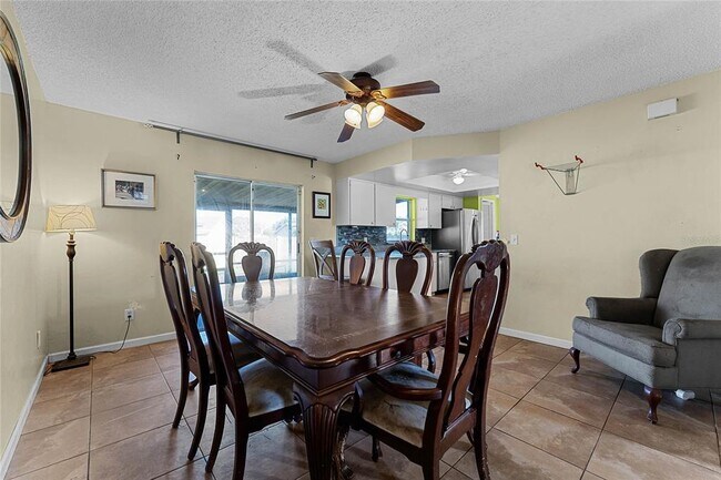 Building Photo - 637 Riverwoods Cir