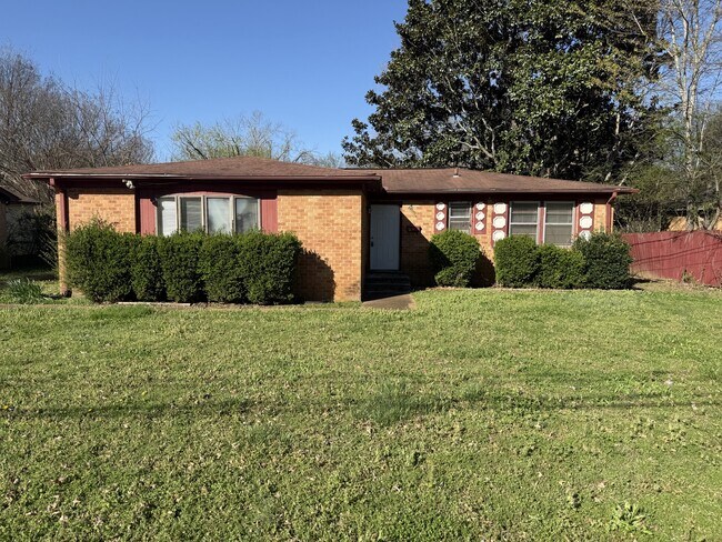 Foto del edificio - 3811 Lakeview Dr NW