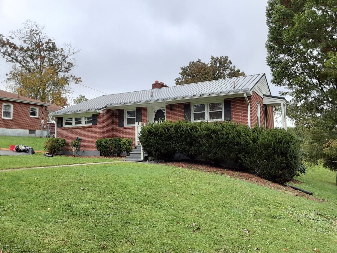 1400 Grove Dr Pulaski VA 24301 House Rental in Pulaski VA 1400 Grove Dr Pulaski VA 24301 House Rental in Pulaski VA