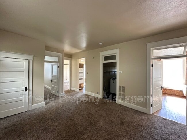 Building Photo - 202 1st St