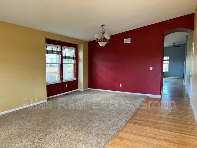 Foto del edificio - 24466 E Whitaker Ct