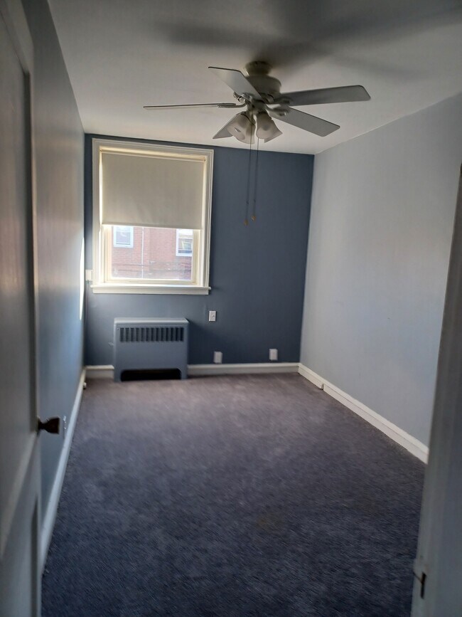 Building Photo - 1256 Fanshawe St