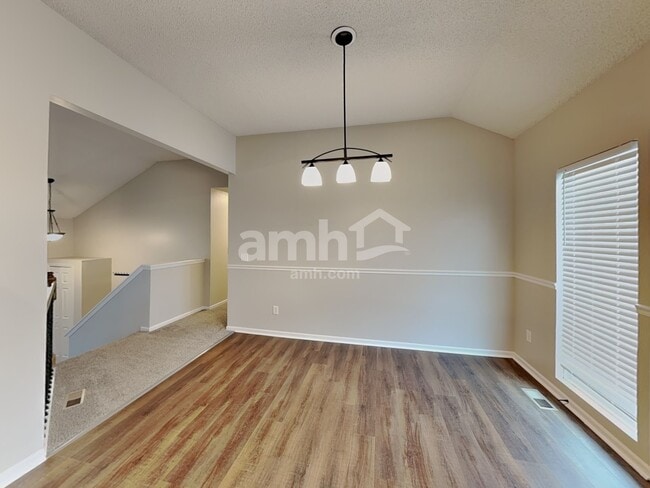 Building Photo - 643 E Apache St