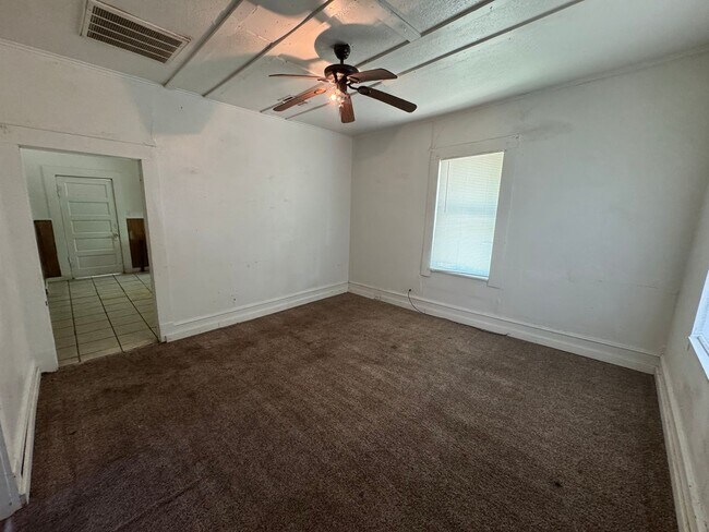 Foto del edificio - Remodeled 2 Bed With Central Air