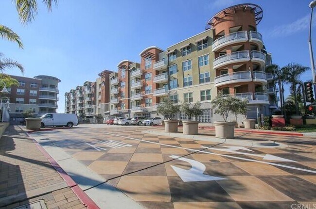 Building Photo - 12664 Chapman Ave