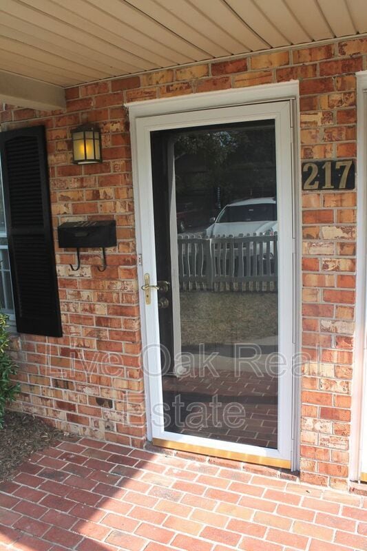 Building Photo - 217 56th St