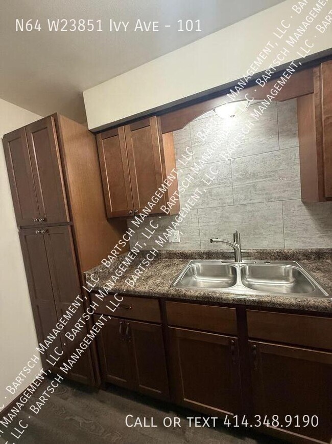 Foto del edificio - N64 W23851 Ivy Ave-101