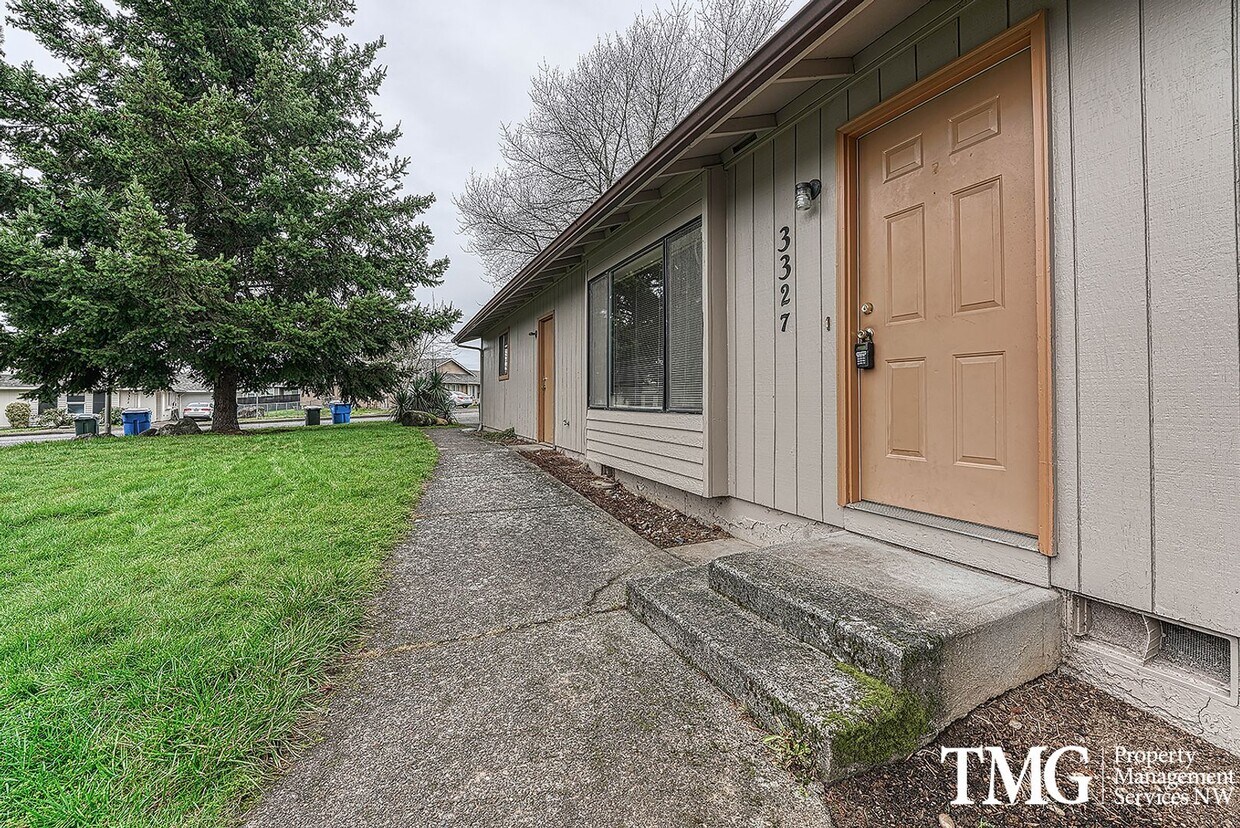 Classical Cute Duplex w/ 2 Bed 1 Bath in Washougal! - Classical Cute Duplex w/ 2 Bed 1 Bath in Washougal!