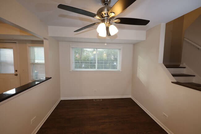 Building Photo - 503 E Valley Ln