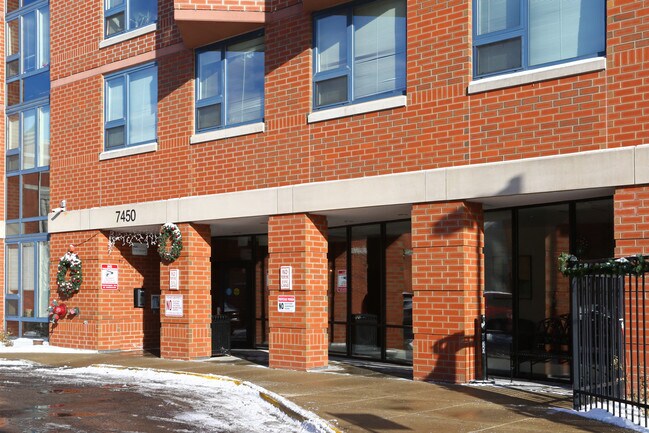 Foto del edificio - James Sneider Apartments
