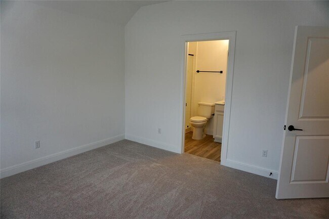 Building Photo - 105 Elm Rdg Wy