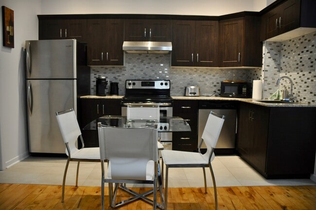 Building Photo - 4399 Boul Saint-Laurent