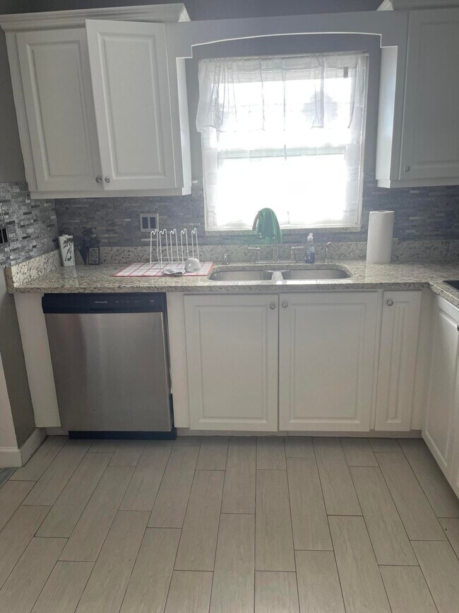 Foto del edificio - 5725 Fernley Dr E