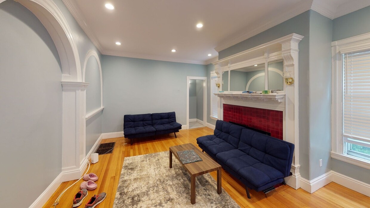 Primary Photo - Modern Cleveland Circle three bed duplex c...