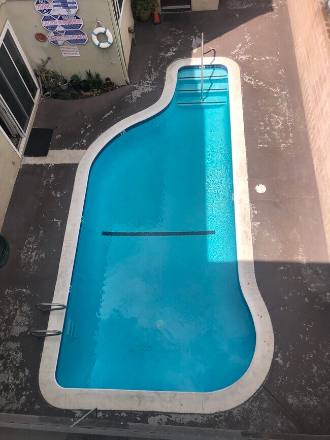 Foto del edificio - 1602 N Mariposa Ave