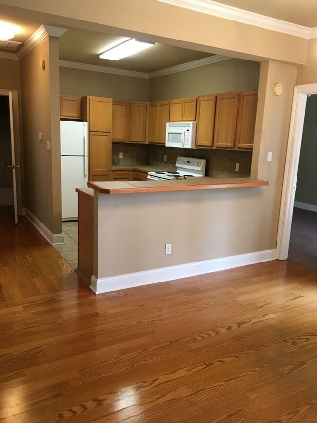 Building Photo - 3/2 Penny Lane Condos