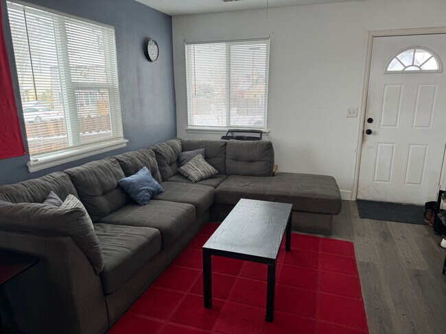 Living Room - 4735 Josephine st