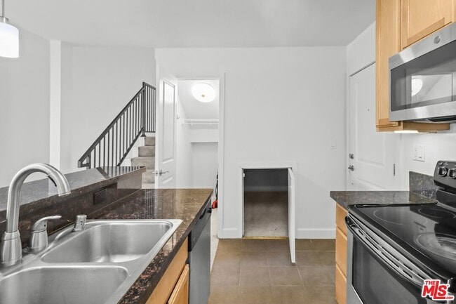 Photo - 10982 Roebling Ave House