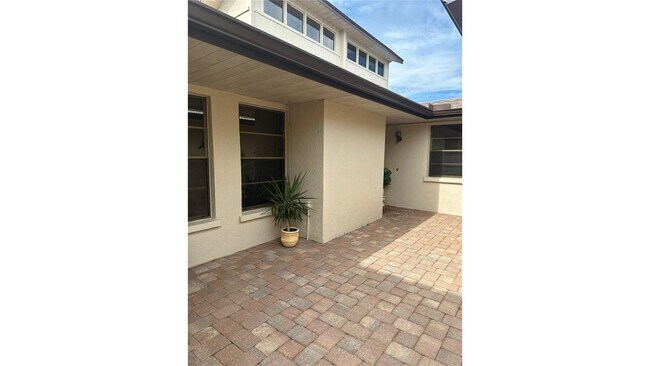 Building Photo - 4644 La Jolla Dr