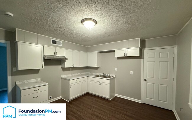 Foto del edificio - 51 W Byfield Dr