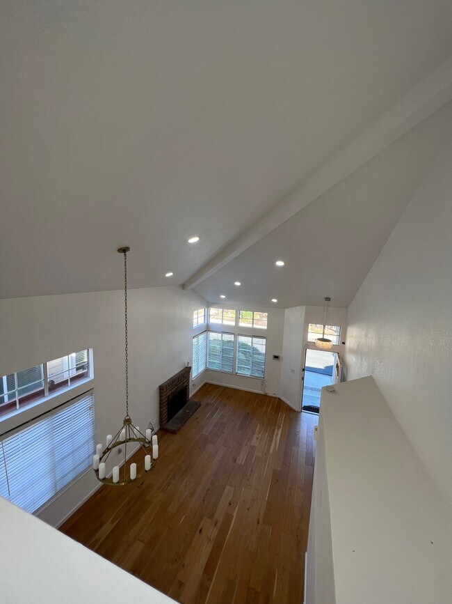 Building Photo - 352 O'Neil Cir