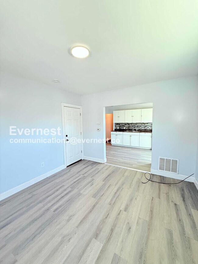 Foto del edificio - 2484 Woodmere St