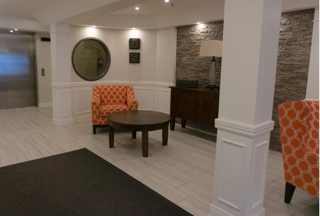 Photo du bâtiment - 130 Lemarchant Rd