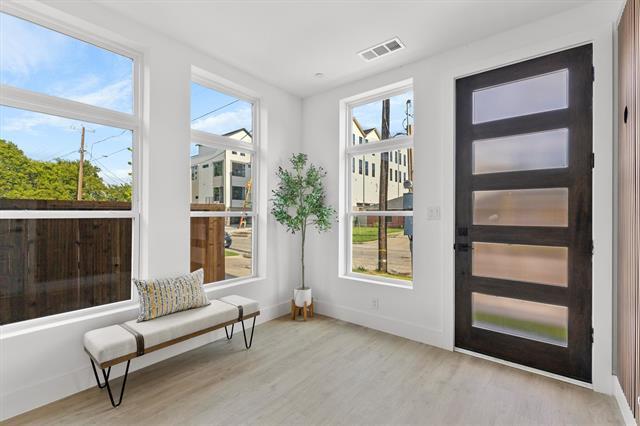 Foto del edificio - 727 W 10th St