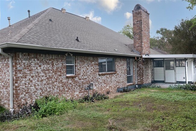 Building Photo - 10710 Sandy Shoals Dr